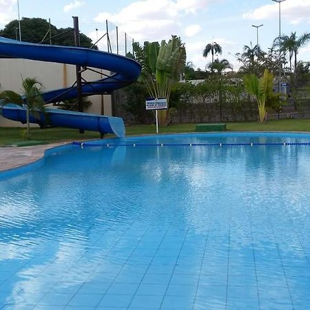 Golden Dolphin Express 5Pessoas Mais 1 Crianca Ate 5 Anos Com Toalhas E Roupas De Cama,Lencois, Travesseiros E Fronhas E 3 Parques Aquaticos Termais Limpeza Impostos E Taxas Ja Incluso Caldas Novas Eksteriør billede